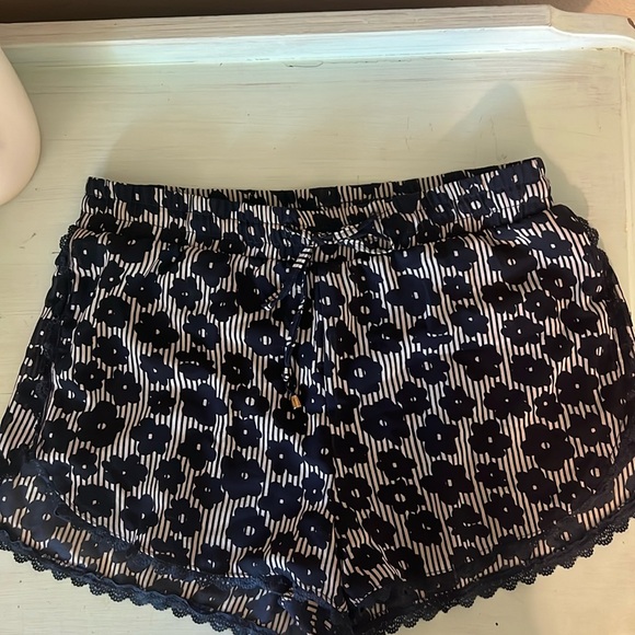 Sans Souci Print Shorts - Picture 2 of 7